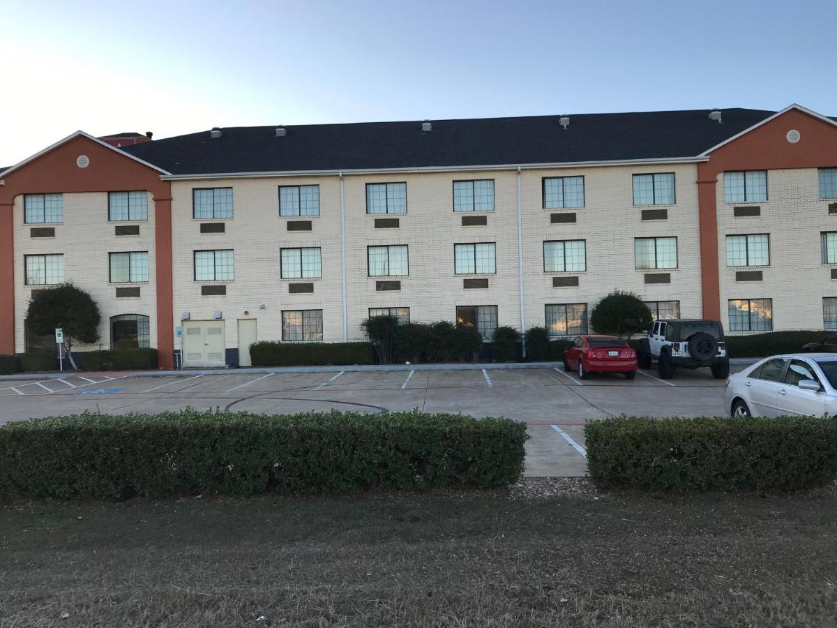 Quality Inn And Suites Fort Worth Exterior photo